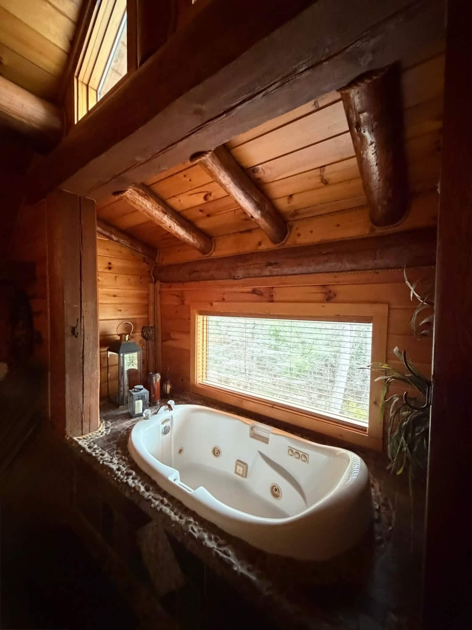 En-suite bathroom with jacuzzi soaking tub
